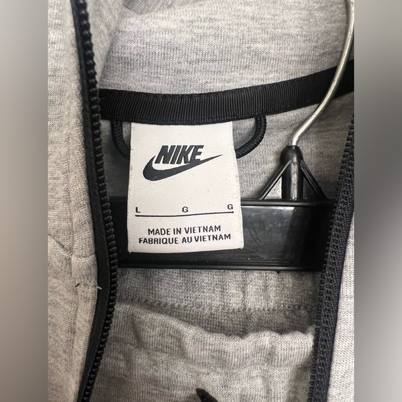 Nike Tech Tracksuit - Picture 7 of 11
